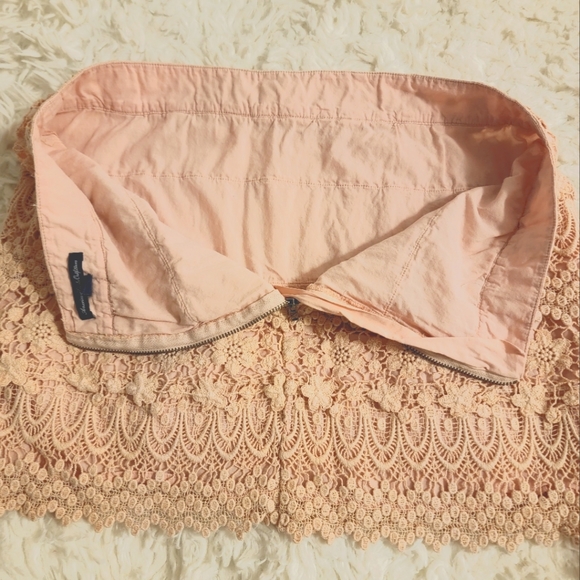✨️2/$20 EUC AE Crochet Detail Skirt Size 8 - Picture 3 of 4